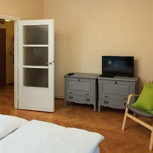 apartament-warsaw-stopover-metro-wierzbno.warsawhotelspoland.com/